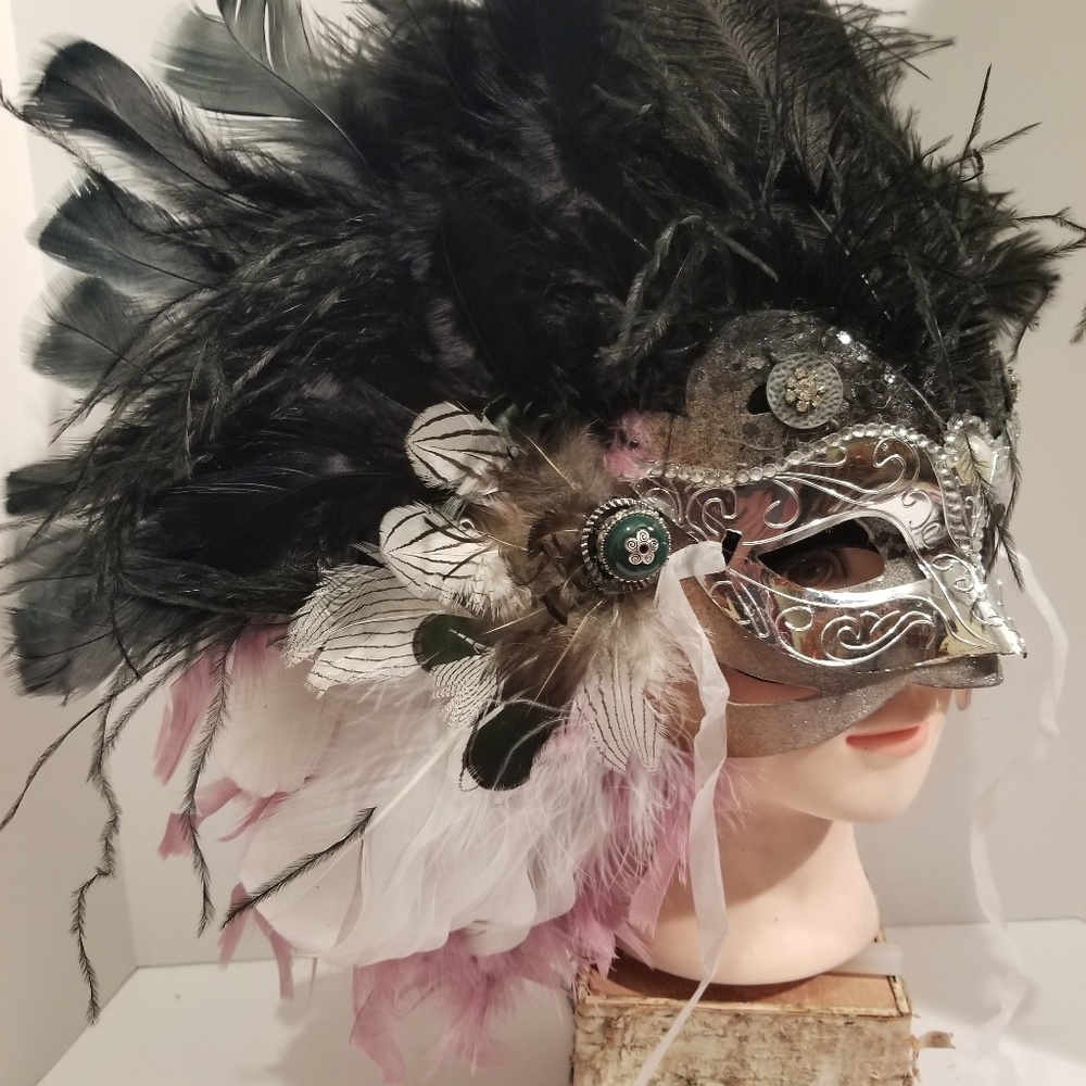 905 Mardi Gras Mask